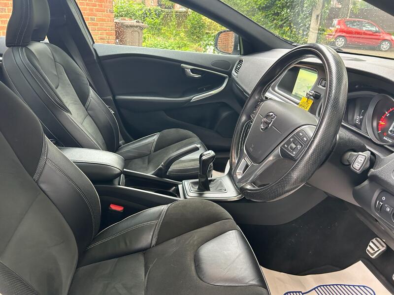 View VOLVO V40 2.0 R-Design T3