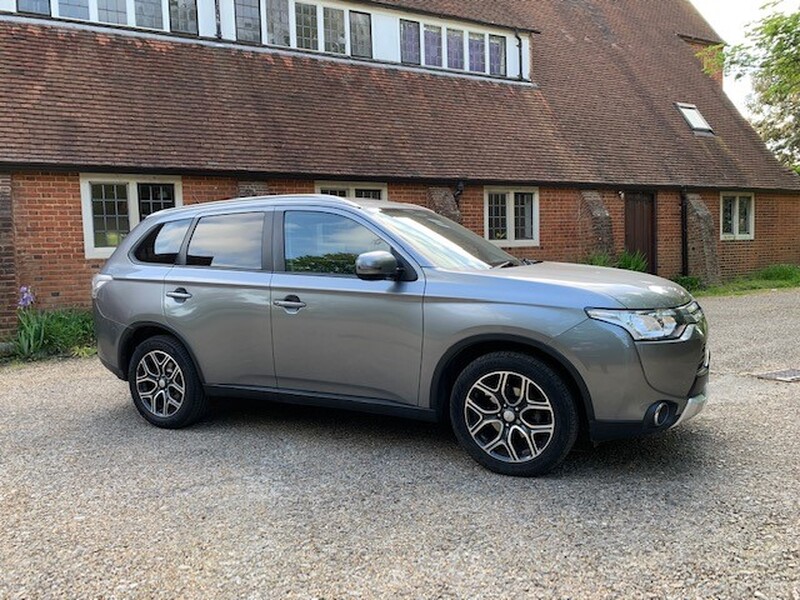 View MITSUBISHI OUTLANDER DI-D GX 3 4X4 AUTOMATIC