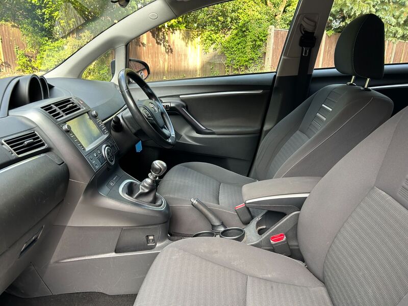 View TOYOTA VERSO D-4D ICON SEVEN SEAT